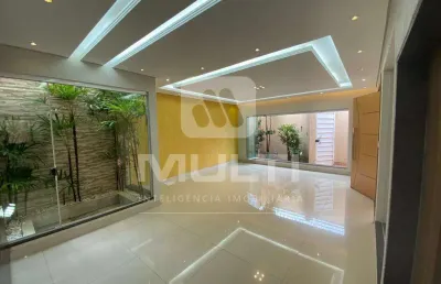 Casa com 3 quartos para alugar no Jardim Inconfidência, Uberlândia 