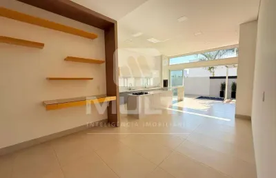 Casa em condomínio fechado com 3 quartos para alugar no Jardins Roma, Uberlândia 