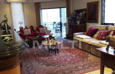 Apartamento com 4 quartos para alugar no Osvaldo Rezende, Uberlândia 