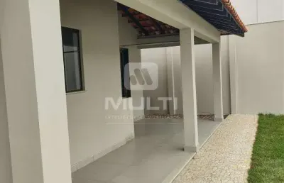 Casa com 3 quartos para alugar no Jardim Karaíba, Uberlândia 