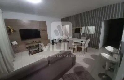 Casa com 3 quartos para alugar no Jardim Patrícia, Uberlândia 