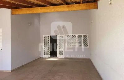 Casa com 3 quartos para alugar no Santa Mônica, Uberlândia 