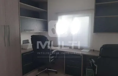 Casa em condomínio fechado com 3 quartos para alugar no Jardins Barcelona, Uberlândia 