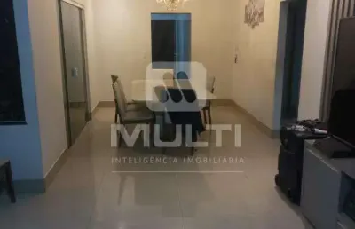 Casa com 3 quartos para alugar no Novo Mundo, Uberlândia 