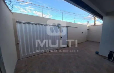 Casa com 3 quartos para alugar no Jardim Patrícia, Uberlândia 