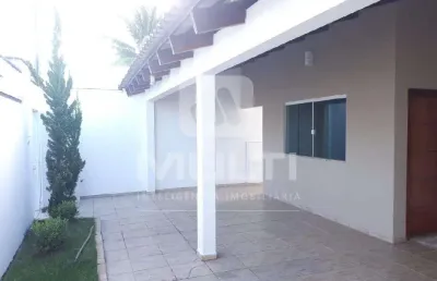 Casa com 3 quartos para alugar no Nova Uberlândia, Uberlândia 