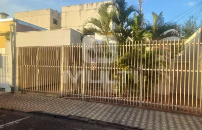 Casa com 4 quartos para alugar na Nossa Senhora Aparecida, Uberlândia 