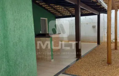 Casa em condomínio fechado com 3 quartos à venda no Santa Mônica, Uberlândia 
