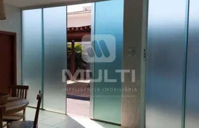 Casa em condomínio fechado com 4 quartos à venda no Santa Mônica, Uberlândia 