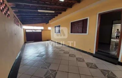 Casa com 3 quartos à venda no Tubalina, Uberlândia 