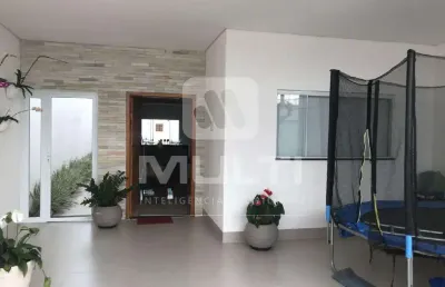 Casa com 4 quartos à venda no Jardim Sul, Uberlândia 