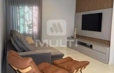 Casa em condomínio fechado com 3 quartos à venda no Granja Marileusa, Uberlândia 