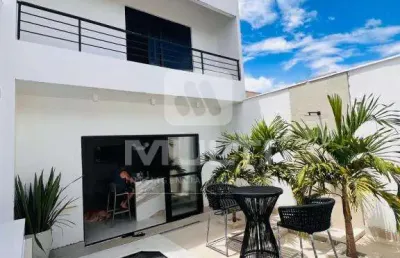 Casa com 3 quartos à venda no Jardim Europa, Uberlândia 