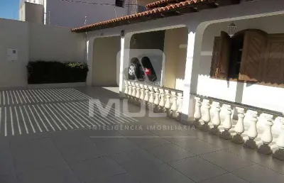 Casa com 3 quartos à venda no Santa Mônica, Uberlândia 