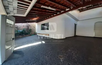 Casa com 6 quartos à venda em Saraiva, Uberlândia 