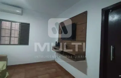 Casa comercial à venda no Martins, Uberlândia 