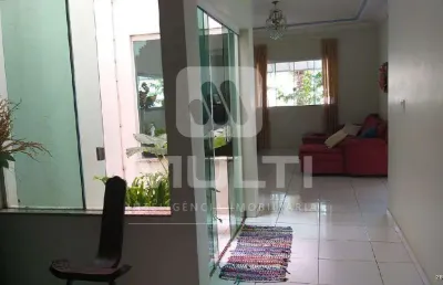 Casa com 3 quartos à venda no Presidente Roosevelt, Uberlândia 