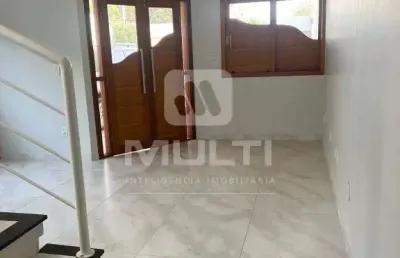 Casa com 3 quartos à venda no Presidente Roosevelt, Uberlândia 