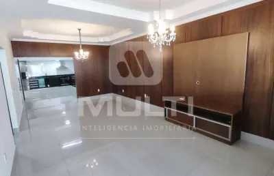 Casa com 3 quartos à venda em Granada, Uberlândia 