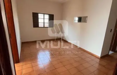 Casa com 4 quartos à venda no Santa Mônica, Uberlândia 
