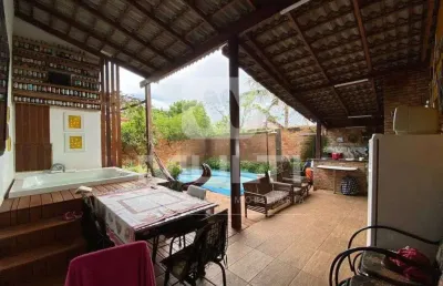 Casa com 3 quartos à venda no Santa Mônica, Uberlândia 