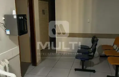 Casa com 3 quartos à venda no Presidente Roosevelt, Uberlândia 
