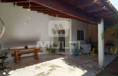 Casa com 3 quartos à venda no Jardim Botânico, Uberlândia 