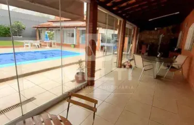 Casa com 4 quartos à venda na Cidade Jardim, Uberlândia 