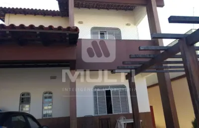 Casa com 3 quartos à venda no Jardim América II, Uberlândia 