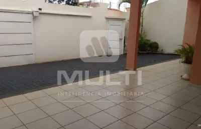 Casa com 4 quartos à venda no Santa Mônica, Uberlândia 