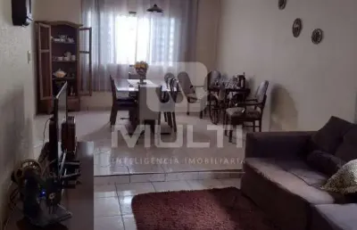 Casa com 3 quartos à venda no Jardim Patrícia, Uberlândia 