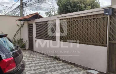 Casa com 3 quartos à venda no Santa Mônica, Uberlândia 