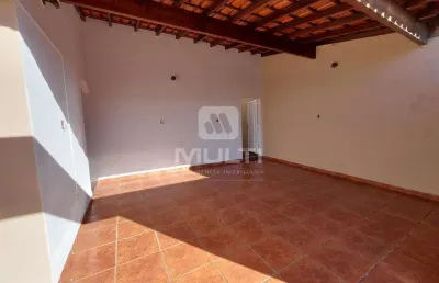 Casa com 3 quartos à venda na Cidade Jardim, Uberlândia 