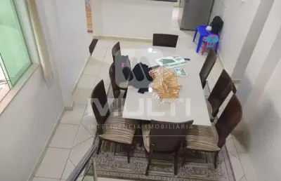 Casa com 5 quartos à venda no Santa Mônica, Uberlândia 