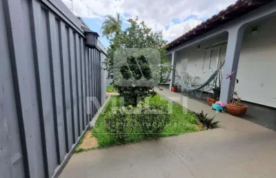 Casa com 3 quartos à venda na Cidade Jardim, Uberlândia 