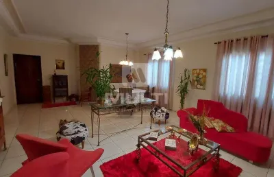 Casa comercial à venda no Jardim Karaíba, Uberlândia 