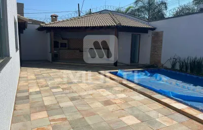 Casa com 4 quartos à venda no Alto Umuarama, Uberlândia 