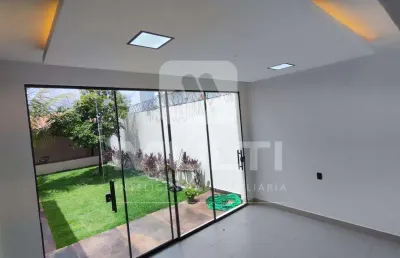 Casa com 3 quartos à venda no Novo Mundo, Uberlândia 