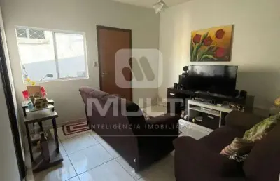 Casa com 3 quartos à venda em Granada, Uberlândia 