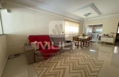 Casa com 3 quartos à venda no Jardim Europa, Uberlândia 