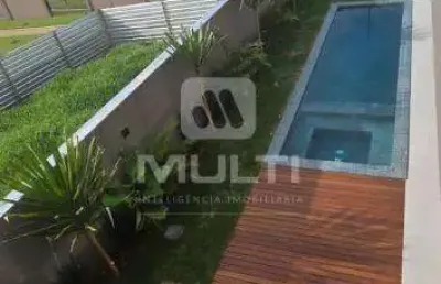 Casa em condomínio fechado com 3 quartos à venda no Gávea, Uberlândia 