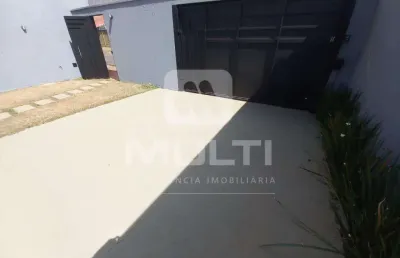 Casa com 3 quartos para alugar no Tubalina, Uberlândia 