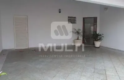 Casa com 4 quartos para alugar no Jardim Karaíba, Uberlândia 