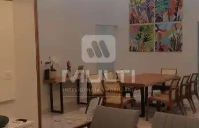 Casa com 3 quartos à venda no Custódio Pereira, Uberlândia 