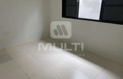 Casa com 2 quartos à venda no Santa Mônica, Uberlândia 