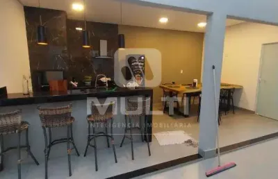 Casa com 3 quartos à venda no Jardim Europa, Uberlândia 