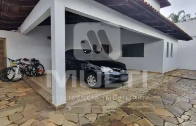 Casa com 4 quartos à venda no Jardim Karaíba, Uberlândia 