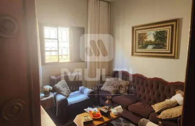 Casa com 3 quartos à venda no Santa Mônica, Uberlândia 