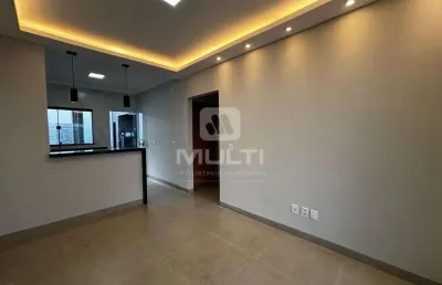 Casa com 3 quartos à venda no Jardim Holanda, Uberlândia 
