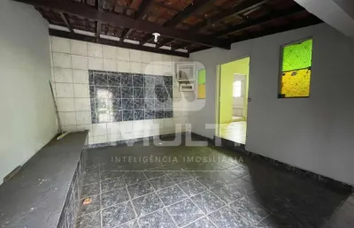 Casa com 3 quartos à venda no Buritis, Uberlândia 